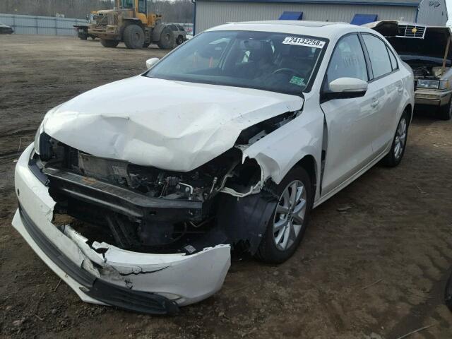 3VWDX7AJ8BM381557 - 2011 VOLKSWAGEN JETTA SE WHITE photo 2