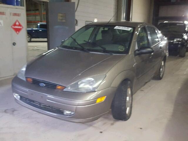 1FAFP38323W126504 - 2003 FORD FOCUS ZTS GOLD photo 2