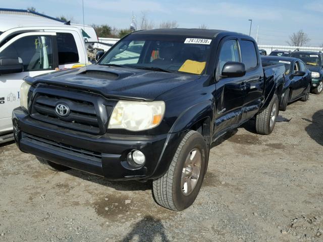 5TEKU72N15Z017444 - 2005 TOYOTA TACOMA DOU BLACK photo 2