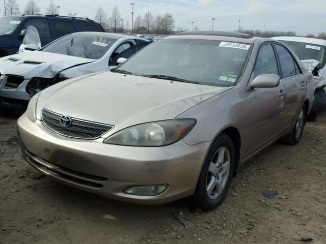 JTDBE32K620045957 - 2002 TOYOTA CAMRY LE GOLD photo 2