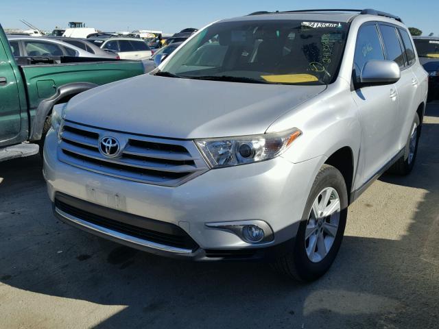 5TDBK3EH4CS111820 - 2012 TOYOTA HIGHLANDER SILVER photo 2