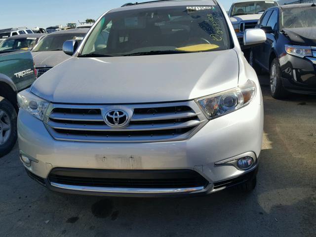 5TDBK3EH4CS111820 - 2012 TOYOTA HIGHLANDER SILVER photo 9