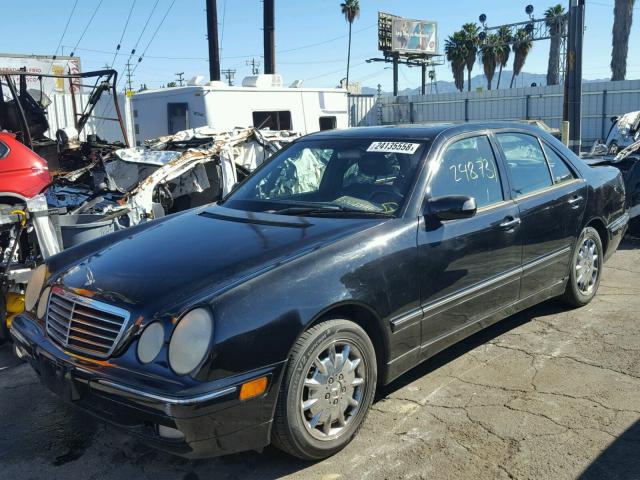 WDBJF65J3YB099760 - 2000 MERCEDES-BENZ E 320 BLACK photo 2