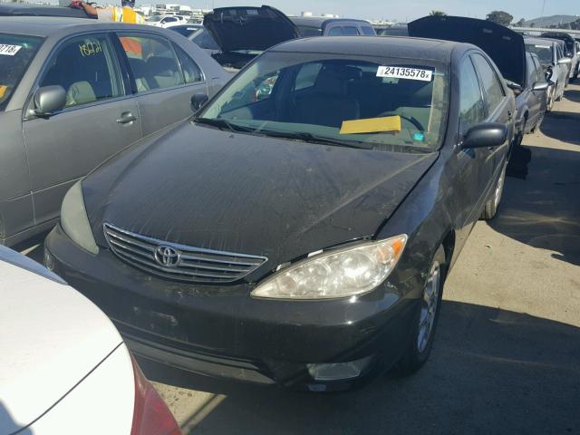 4T1BF30K15U090586 - 2005 TOYOTA CAMRY LE BLACK photo 2