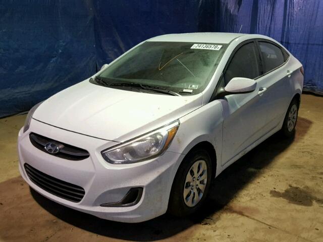 KMHCT4AE2HU367343 - 2017 HYUNDAI ACCENT SE WHITE photo 2