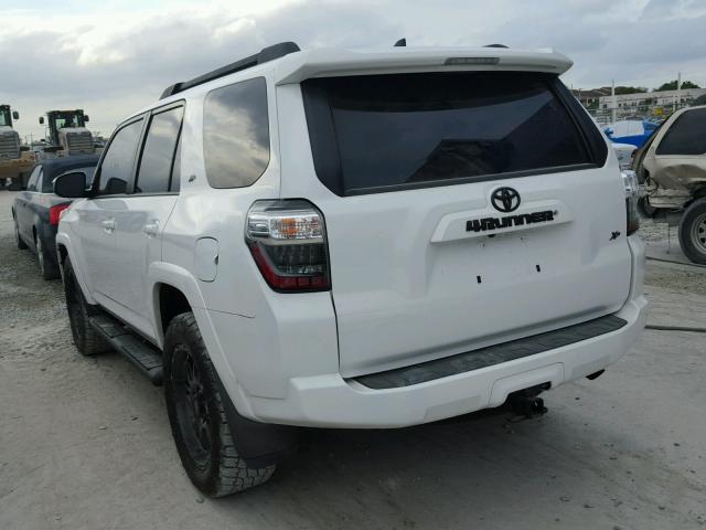 JTEZU5JR6H5157225 - 2017 TOYOTA 4RUNNER SR WHITE photo 3