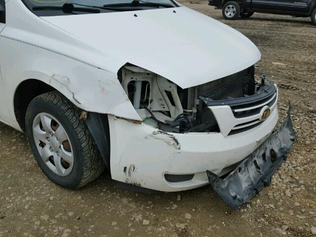 KNDMB233666095084 - 2006 KIA SEDONA EX WHITE photo 9