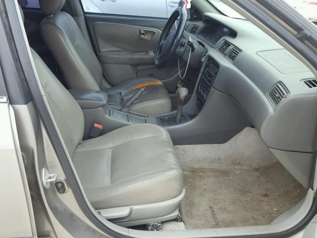 4T1BF22K01U124177 - 2001 TOYOTA CAMRY LE GRAY photo 5