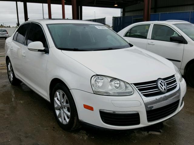 3VWRX7AJ2AM042829 - 2010 VOLKSWAGEN JETTA SE WHITE photo 1