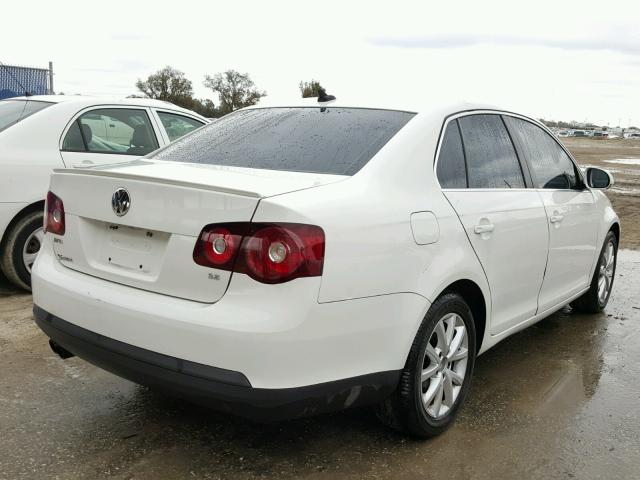 3VWRX7AJ2AM042829 - 2010 VOLKSWAGEN JETTA SE WHITE photo 4