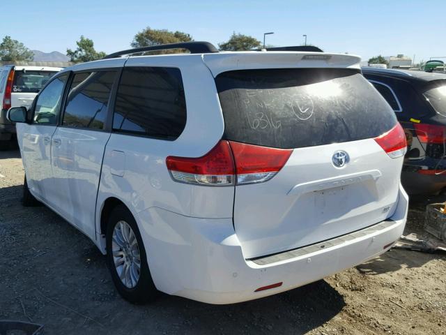 5TDYK3DC4CS263516 - 2012 TOYOTA SIENNA XLE WHITE photo 3