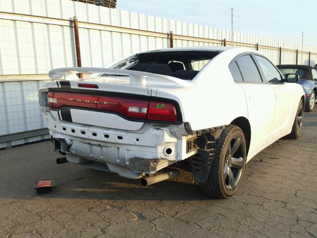 2C3CDXBG5CH298506 - 2012 DODGE CHARGER SE WHITE photo 4