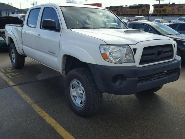 5TEMU52N27Z394607 - 2007 TOYOTA TACOMA DOU WHITE photo 1