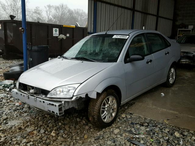 1FAHP34N26W253645 - 2006 FORD FOCUS ZX4 SILVER photo 2