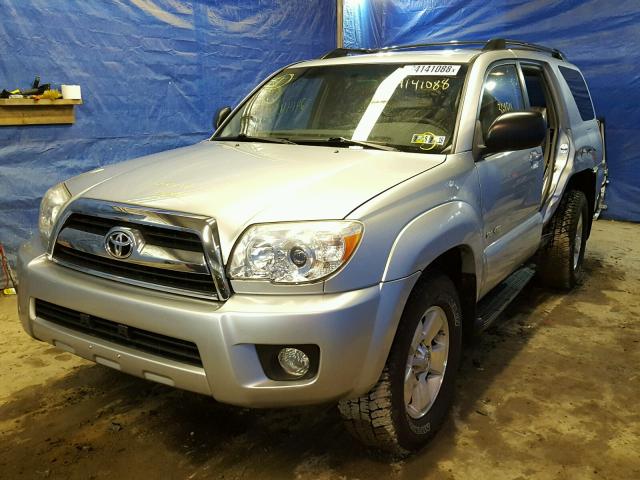 JTEBU14R770121626 - 2007 TOYOTA 4RUNNER SR SILVER photo 2