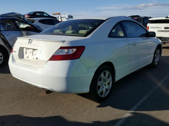 2HGFG12688H573136 - 2008 HONDA CIVIC LX WHITE photo 4