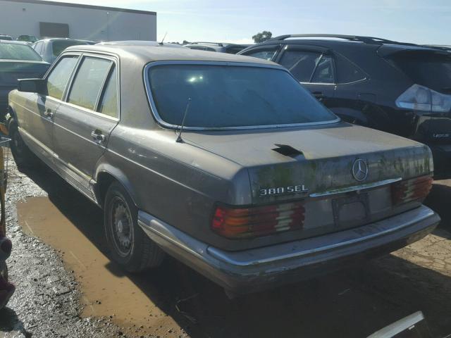 WDBCA33A8DB048273 - 1983 MERCEDES-BENZ 380 SEL GRAY photo 3