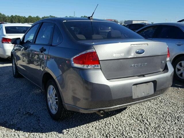 1FAHP3FN6AW174839 - 2010 FORD FOCUS SE GRAY photo 3