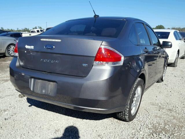 1FAHP3FN6AW174839 - 2010 FORD FOCUS SE GRAY photo 4