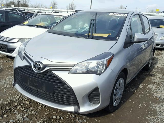 VNKKTUD35HA077343 - 2017 TOYOTA YARIS L SILVER photo 2