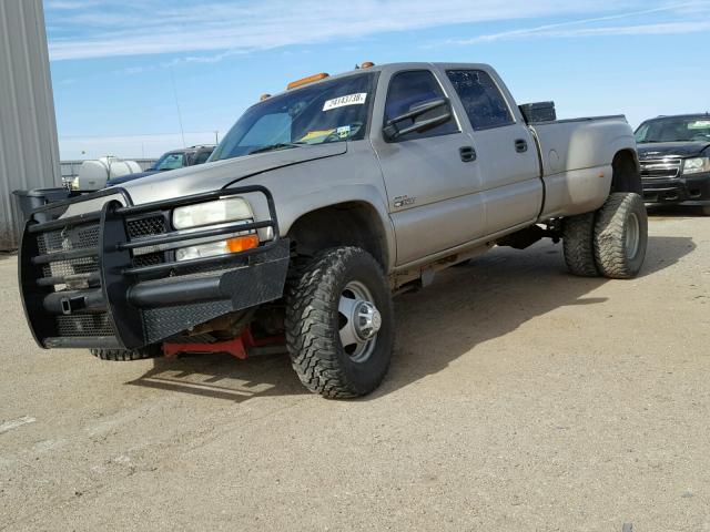 1GCJK33111F199496 - 2001 CHEVROLET SILVERADO SILVER photo 2