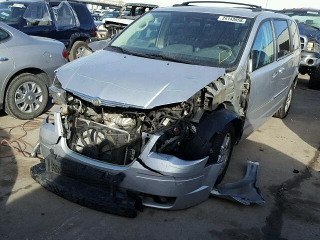 2A4RR5DX0AR345516 - 2010 CHRYSLER TOWN & COU SILVER photo 2