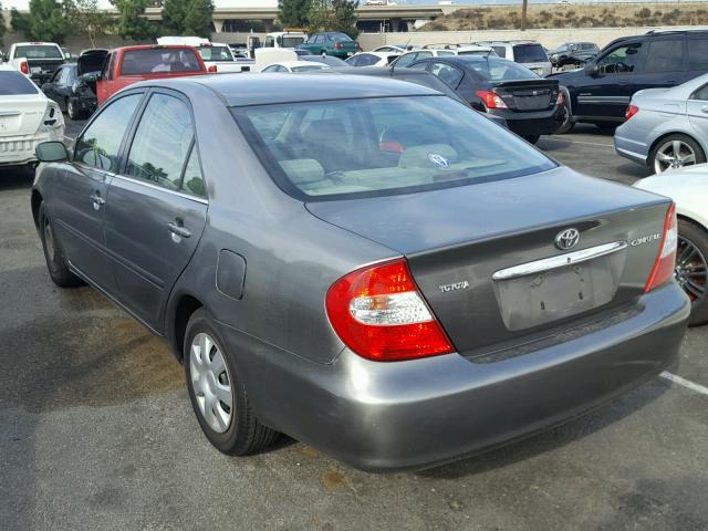 JTDBE32K320084182 - 2002 TOYOTA CAMRY LE GRAY photo 3