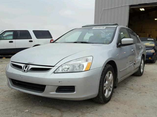 1HGCM56886A010050 - 2006 HONDA ACCORD EX SILVER photo 2