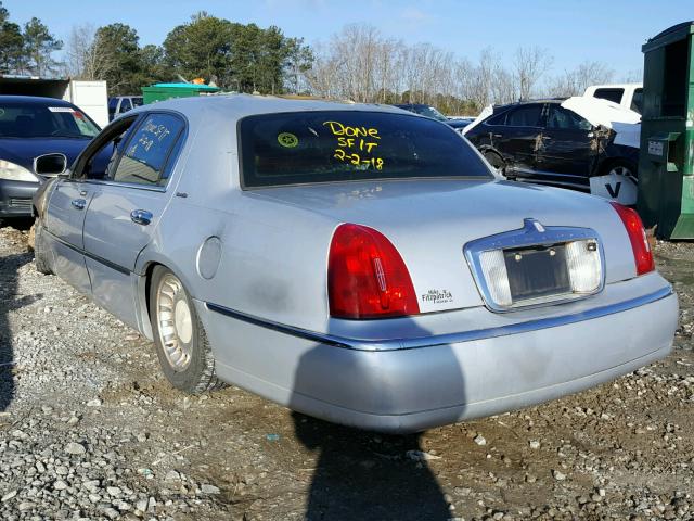 1LNHM81W81Y739687 - 2001 LINCOLN TOWN CAR E SILVER photo 3