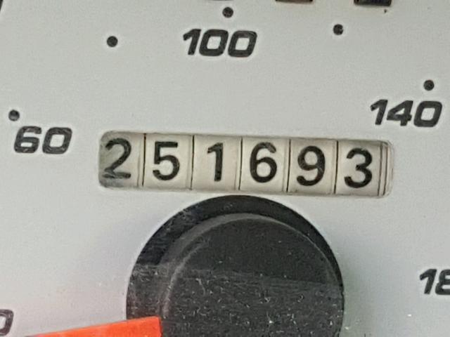 1FMZU77E42UD39700 - 2002 FORD EXPLORER S WHITE photo 8