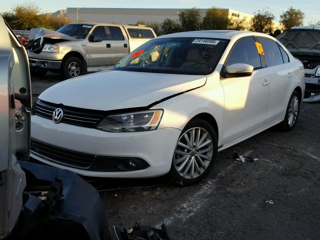 3VWLZ7AJ7BM319430 - 2011 VOLKSWAGEN JETTA SEL WHITE photo 2