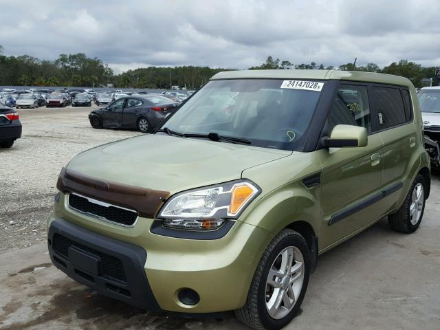 KNDJT2A28A7139003 - 2010 KIA SOUL + GREEN photo 2