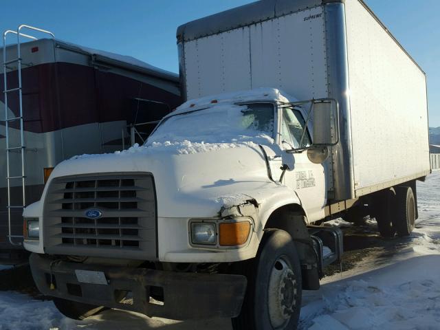 1FDNF80C5SVA35552 - 1995 FORD F800 WHITE photo 2