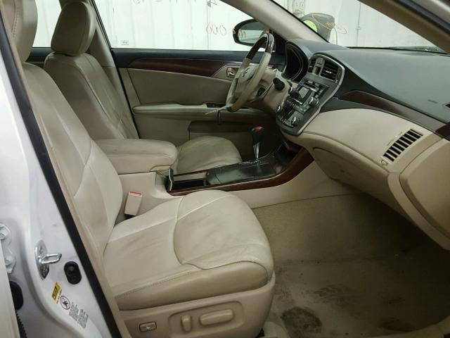 4T1BK3DB8BU392345 - 2011 TOYOTA AVALON BAS WHITE photo 5