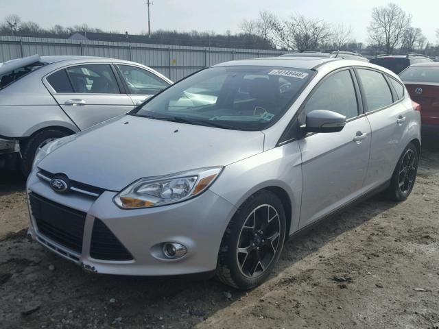 1FADP3K24EL102331 - 2014 FORD FOCUS SE SILVER photo 2