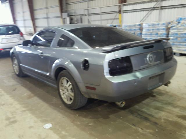 1ZVFT80NX75324868 - 2007 FORD MUSTANG GRAY photo 3