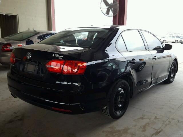 3VW2K7AJ4DM213746 - 2013 VOLKSWAGEN JETTA BASE შავი ფოტო 4