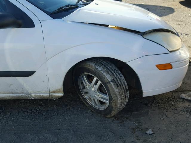 1FAHP33P02W264740 - 2002 FORD FOCUS LX WHITE photo 9