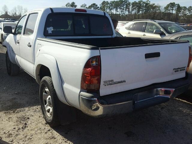 5TEJU62N17Z455616 - 2007 TOYOTA TACOMA DOU WHITE photo 3