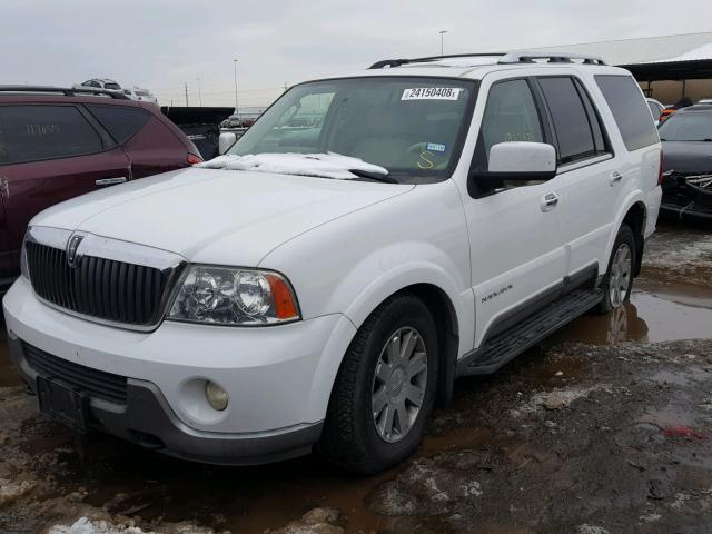 5LMFU28R44LJ38487 - 2004 LINCOLN NAVIGATOR WHITE photo 2