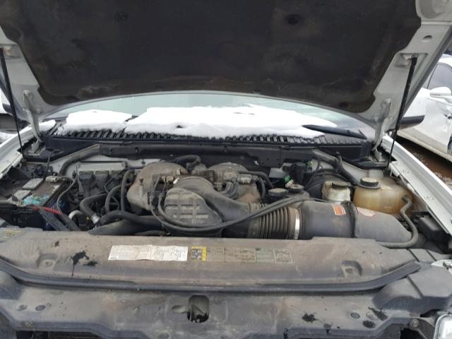 5LMFU28R44LJ38487 - 2004 LINCOLN NAVIGATOR WHITE photo 7