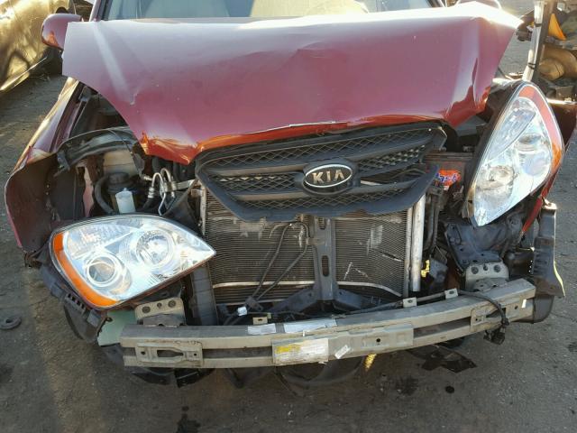 KNAFG525277083604 - 2007 KIA RONDO BASE RED photo 7