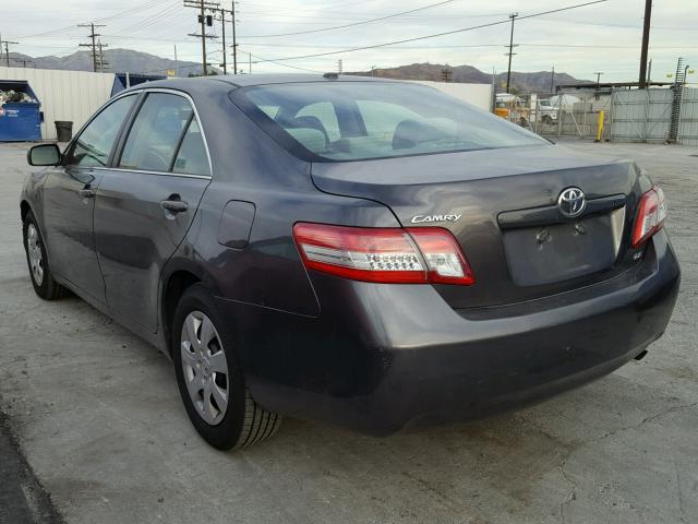 4T1BF3EK0BU776476 - 2011 TOYOTA CAMRY BASE GRAY photo 3