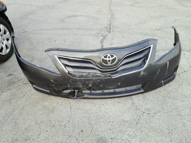 4T1BF3EK0BU776476 - 2011 TOYOTA CAMRY BASE GRAY photo 9