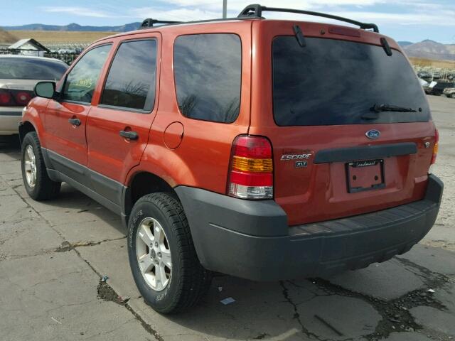 1FMYU03196KA27458 - 2006 FORD ESCAPE XLT ORANGE photo 3