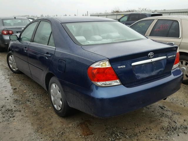 4T1BE32K95U102788 - 2005 TOYOTA CAMRY LE BLUE photo 3