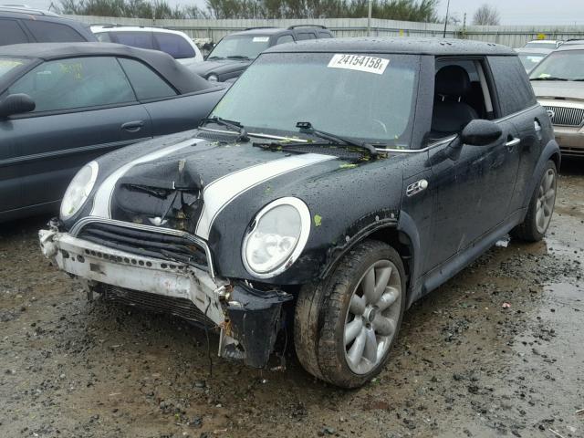 WMWRE33474TD86929 - 2004 MINI COOPER S BLACK photo 2