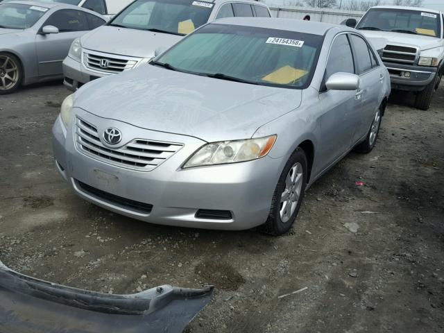 JTNBK46K593037619 - 2009 TOYOTA CAMRY SE GRAY photo 2
