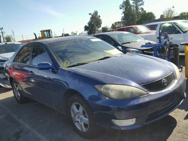 JTDBE32K153007071 - 2005 TOYOTA CAMRY LE BLUE photo 1