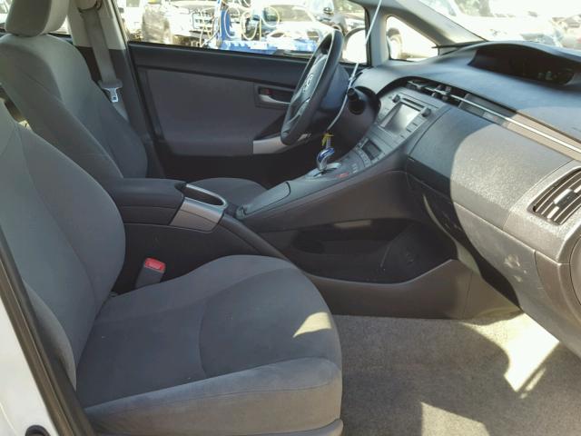 JTDKN3DU4D5695455 - 2013 TOYOTA PRIUS WHITE photo 5